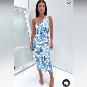 That’s so fetch one shoulder floral dress